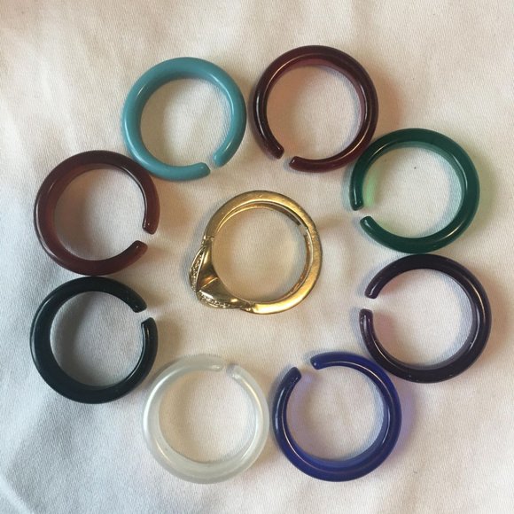 AVON Vintage Ring Set - Gold Tone/Crystals - Picture 3 of 9